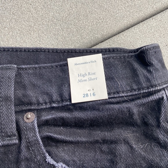 NWT Abercrombie & Fitch Black High Rise Mom Shorts - Picture 2 of 5
